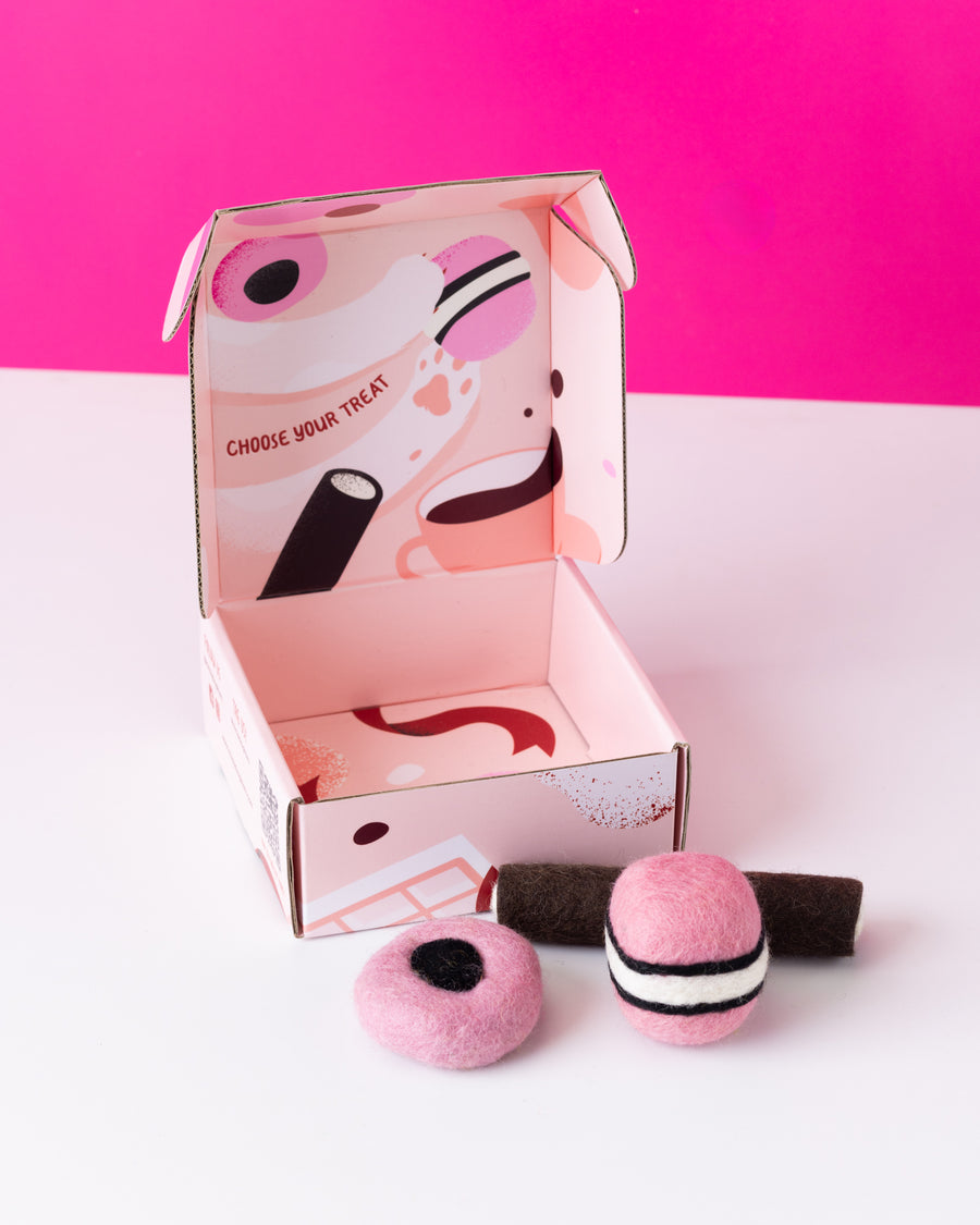 The Pawsorts Liquorice Cat Box