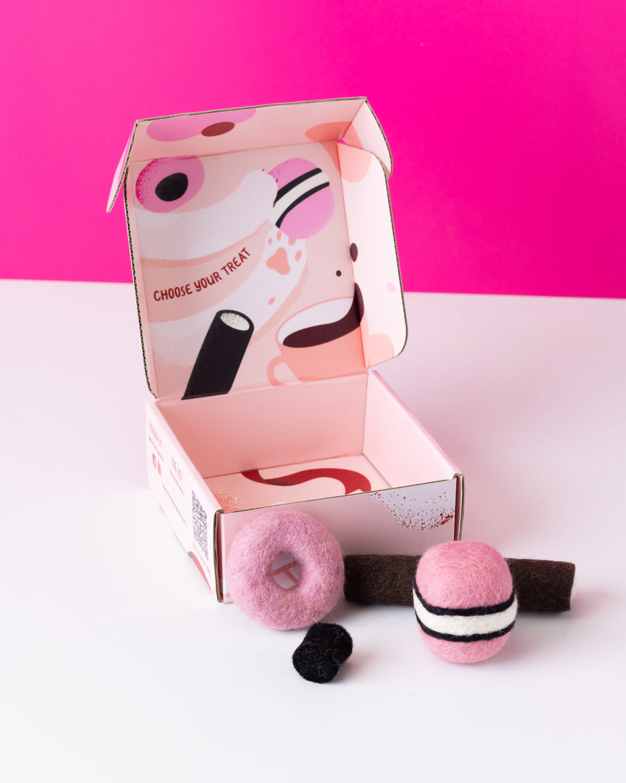 The Pawsorts Liquorice Cat Box