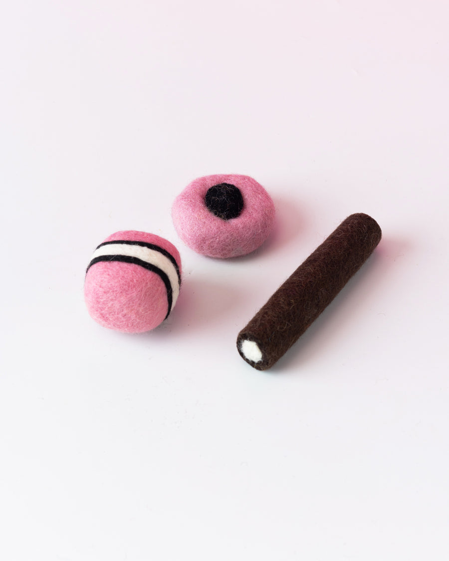 The Pawsorts Liquorice Cat Box